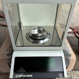 Digital Scale for carats and grams. Mettler CM 200